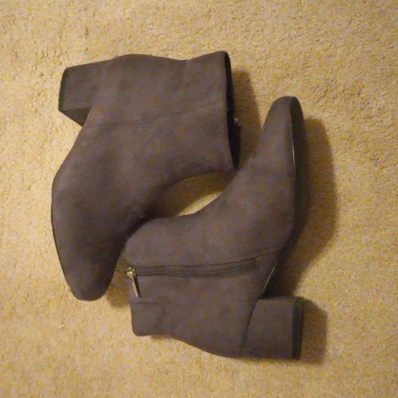 Booties (9.5)WW - Picture 3 of 6